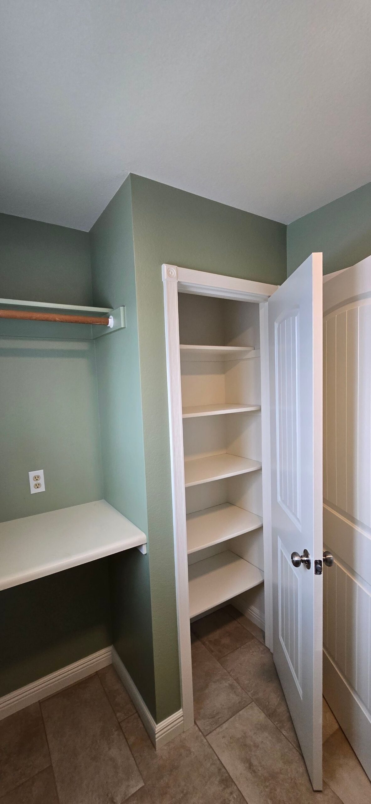 Accent Walls, Trim Painting, Texture Repair.